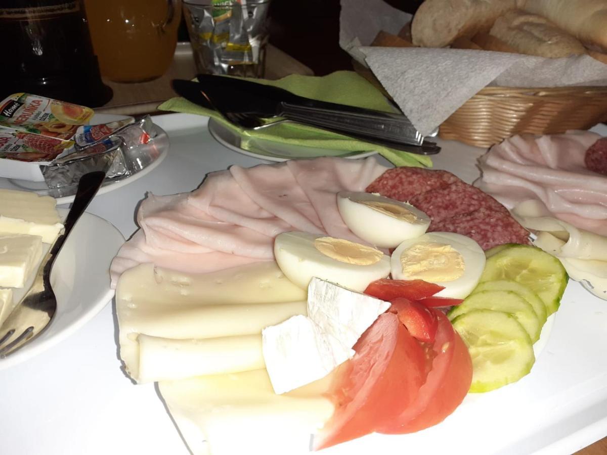 Penzion Tyra Trinec Esterno foto